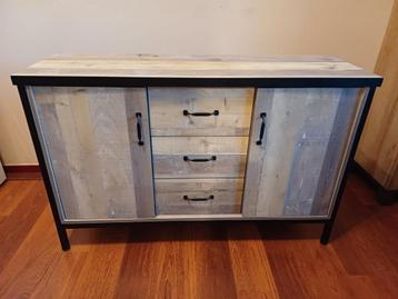 Kast commode beschikbaar voor biedingen
