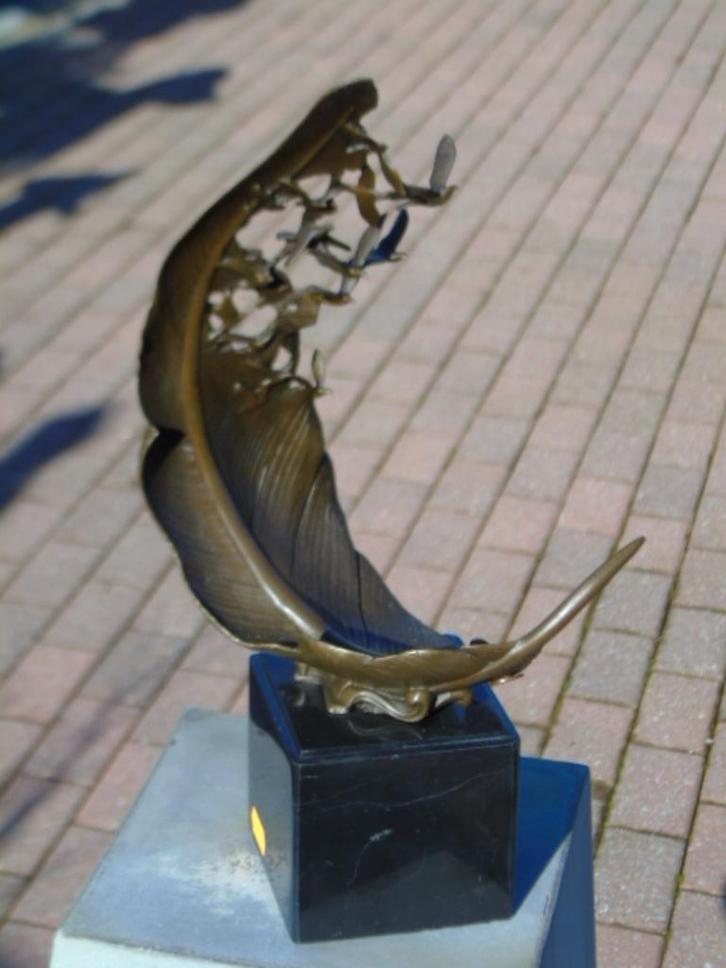 Veer en de vlucht van vogels in brons gesigneerd, Antiek en Kunst, Antiek | Brons en Koper, Brons, Ophalen
