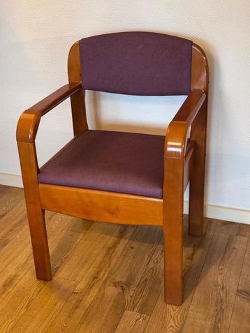 Toiletstoel beschikbaar voor biedingen