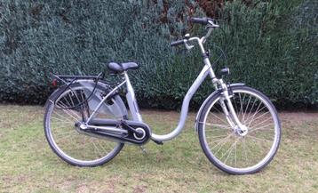 Damesfiets met lage opstap beschikbaar voor biedingen