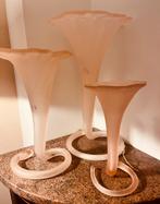 Drie Italiaanse design vazen met gedraaide voet, Enlèvement