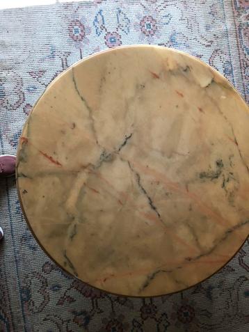 Table basse en marbre, pieds en laiton. Très bon état., Enlèvement ou Envoi