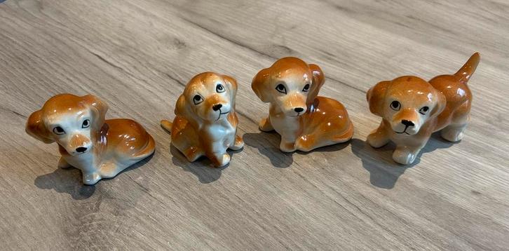 4 beeldjes 'beagle' hondjes, Verzamelen, Beelden en Beeldjes, Zo goed als nieuw, Ophalen of Verzenden