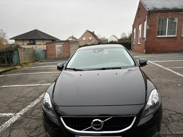 VOLVO V40 - D2 Diesel - goed onderhouden, Autos, Volvo, Particulier, V40, Diesel, Euro 6, 5 portes, Boîte manuelle, Noir, Noir