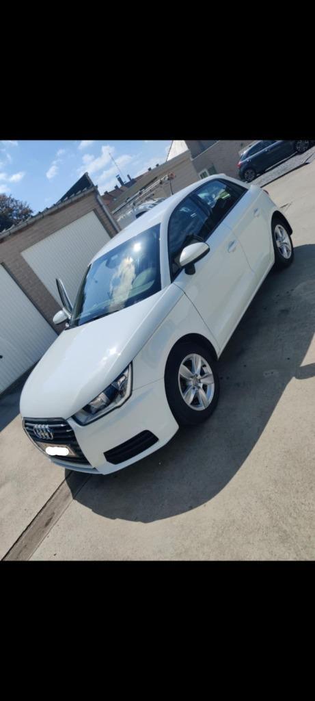 Audi a1 sportback, Auto's, Audi, Particulier, A1, Airconditioning, Benzine, 5 deurs, Handgeschakeld, Wit, Zwart, Stof, Voorwielaandrijving