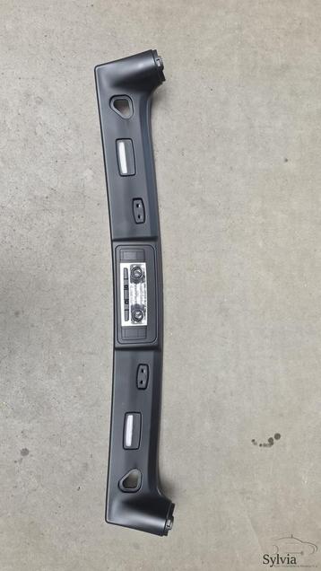 Stijlbekleding voorruit boven BMW 1 serie E88 51446962895 69 beschikbaar voor biedingen
