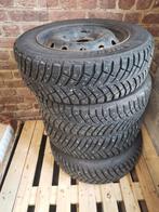 A vendre 4 jantes équipées de pneus à clous, 15 pouces, Pneus hiver, Véhicule de tourisme, 185 mm
