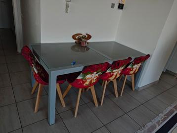 Glass tafel te koop moet dringend weg door verhuis  beschikbaar voor biedingen