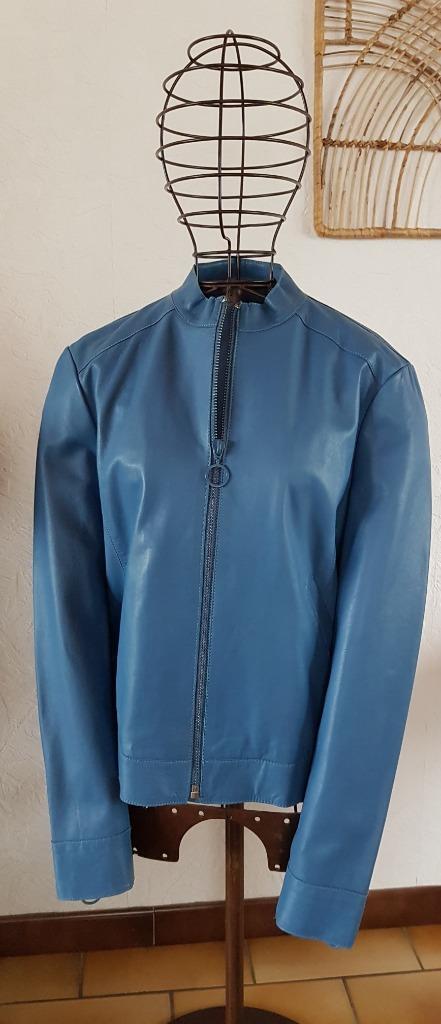 Veste blouson femme CUIR taille 40, Vêtements | Femmes, Vestes | Été, Comme neuf, Taille 38/40 (M), Bleu, Enlèvement ou Envoi