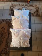 3 gehaakte kussens, Ophalen, Gebruikt, Vierkant