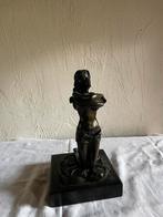 Bronzen beeldje knielende vrouw, Ophalen