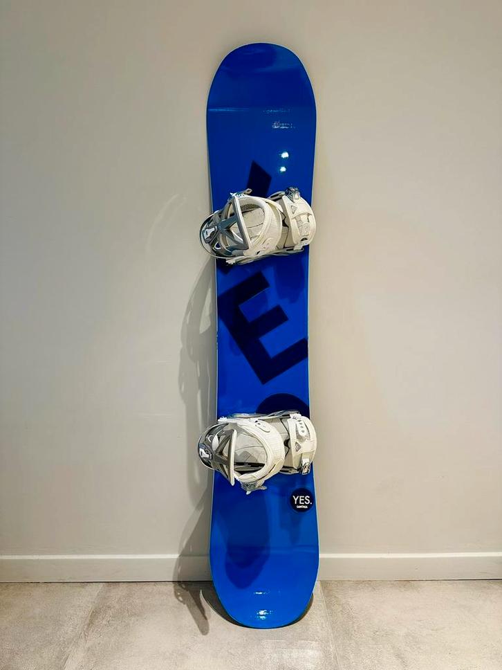 Snowboard Yes Camrock 143 cm bindingen Roxy, Sport en Fitness, Snowboarden, Zo goed als nieuw, Bindingen, Ophalen of Verzenden