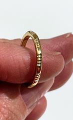 Goudkleurige ring met inkepingen, Handtassen en Accessoires, Ringen, Ophalen of Verzenden, Dame of Heer, Goud, Kleiner dan 17