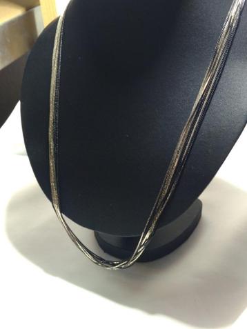 Retro '70s ketting zilverkleurig en zwart beschikbaar voor biedingen