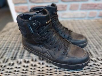 Elegante Motorbotjes Alpinestars beschikbaar voor biedingen