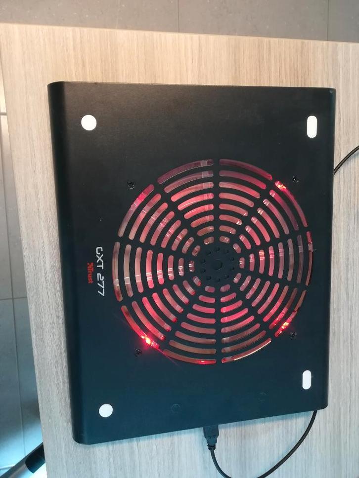 gaming laptop cooling Trust, Computers en Software, Laptopstandaarden, Zo goed als nieuw, Ophalen of Verzenden