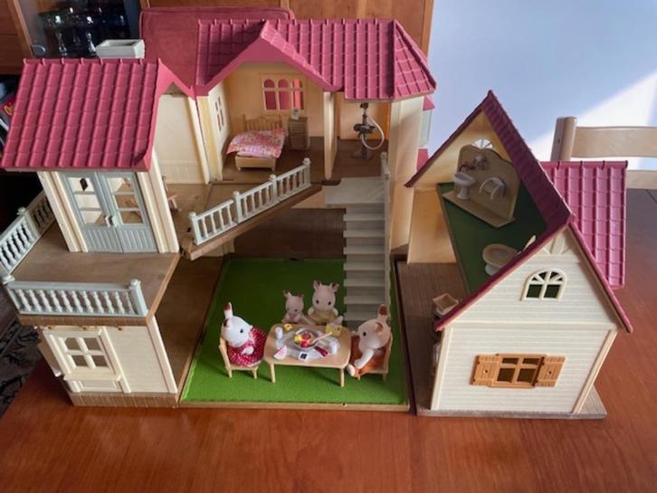 Sylvanian 2 huizen met personages, meubels en accessoires, Kinderen en Baby's, Speelgoed | Poppenhuizen, Gebruikt, Poppenhuis