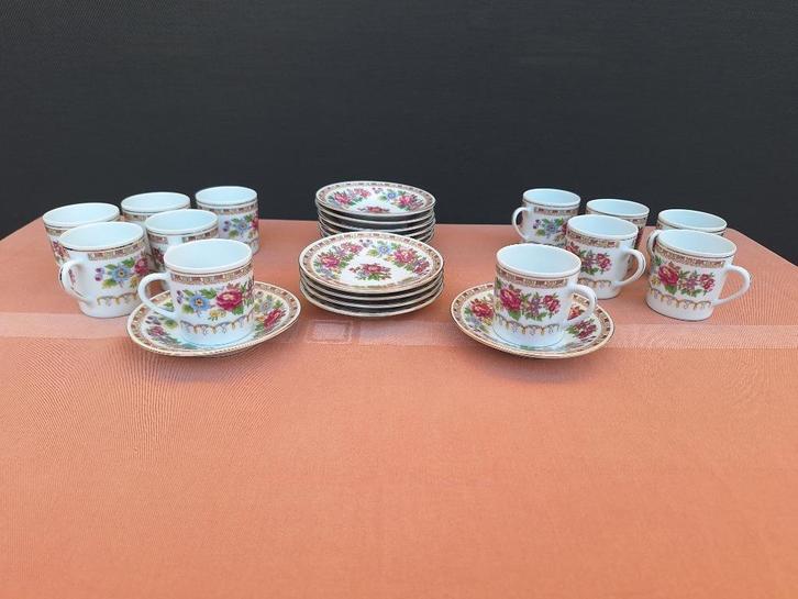 Vintage porseleinen koffie - of thee servies, Huis en Inrichting, Keuken | Servies, Zo goed als nieuw, Kop(pen) en/of Schotel(s)