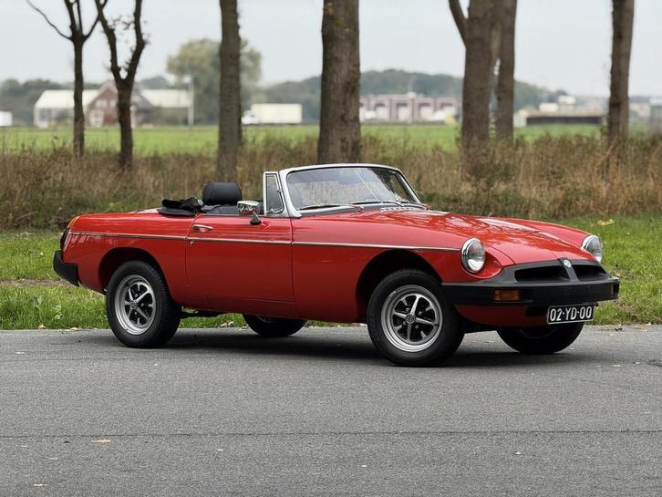 MG B 1.8 LHD - Bid via SAVETHECLASSIXCOM (bj 1975), Auto's, Oldtimers, Bedrijf, Te koop, Open dak, MG, Benzine, Cabriolet, 2 deurs