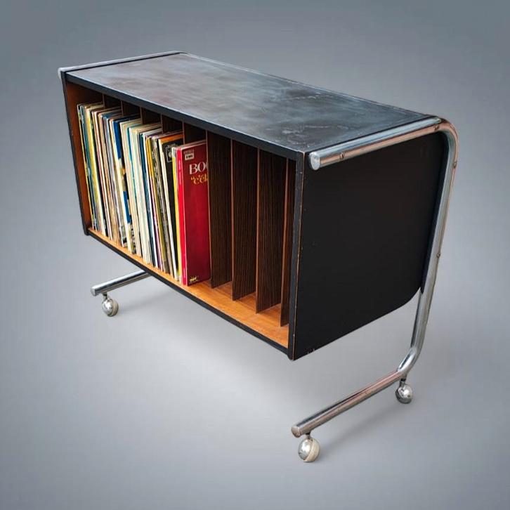 Meuble Bauhaus Vintage pour disque 1970's roulettes, Maison & Meubles, Accessoires pour la Maison | Étagères pour CD & DVD, Bois