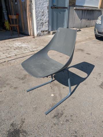 Stoelen binnen/buiten 7 stuks beschikbaar voor biedingen