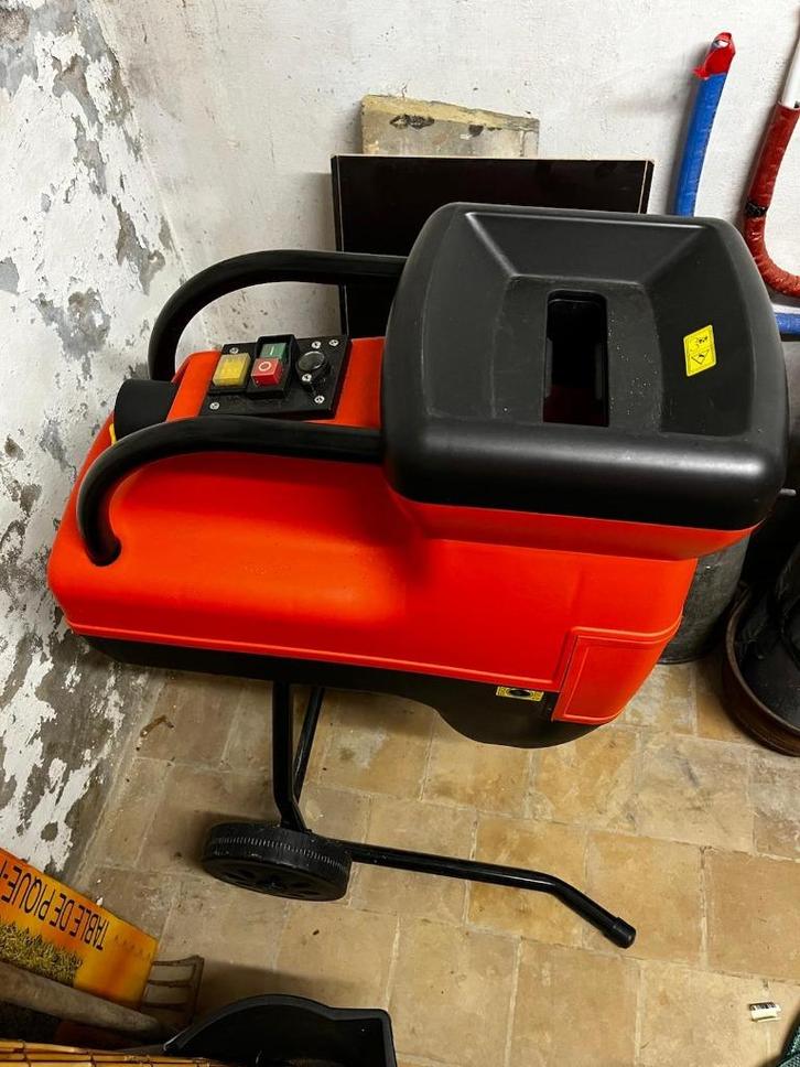 broyeur, Tuin en Terras, Hakselaars, Zo goed als nieuw, Elektrisch, Ophalen
