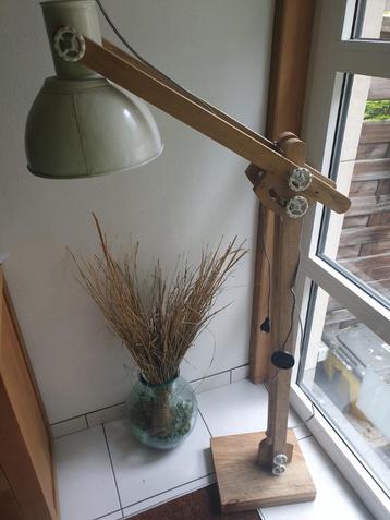 Leeslamp beschikbaar voor biedingen