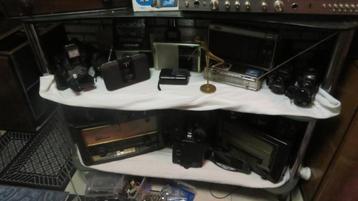 oude radios en draagbarre tv werkende 