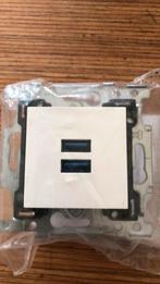 USB stopcontact Smart laders NIKO (4stuks nog), Doe-het-zelf en Bouw, Elektriciteit en Kabels, Ophalen of Verzenden, Stopcontact
