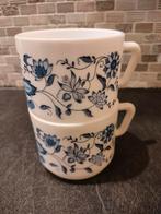 2 tassen Arcopal Aster/Blue Onion, Maison & Meubles, Enlèvement ou Envoi, Verre