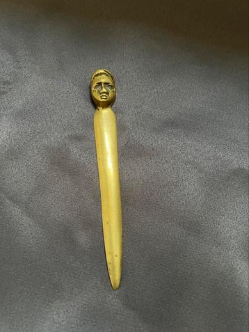 Oude vergulde bronzen papiersnijder beschikbaar voor biedingen