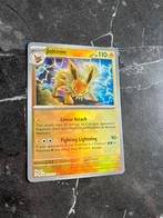 POKEBALL Jolteon 029/131 Prismatic Evolutions, Hobby en Vrije tijd, Verzamelkaartspellen | Pokémon, Ophalen of Verzenden, Zo goed als nieuw
