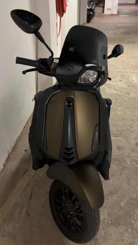 Vespa sprint a klasse euro 4 iget, Fietsen en Brommers, Scooters | Vespa, Zo goed als nieuw, Overige modellen, Klasse A (25 km/u)