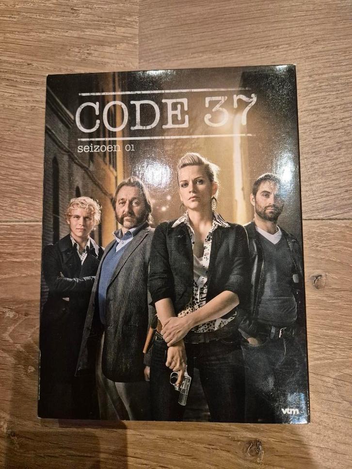 Code 37: complete DVD reeks  S1, Cd's en Dvd's, Dvd's | Tv en Series, Zo goed als nieuw, Actie en Avontuur, Boxset, Vanaf 12 jaar