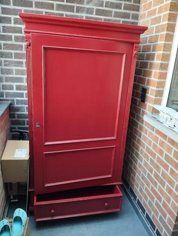 Vintage kast in perfecte staat. beschikbaar voor biedingen