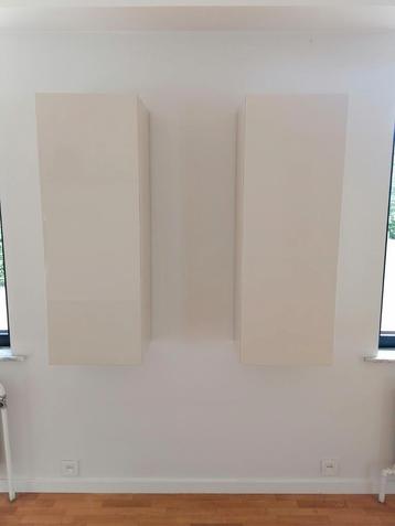 2 hangkasten in hoogglans beschikbaar voor biedingen