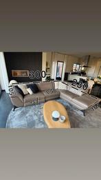 Hoeksalon in leder, Enlèvement