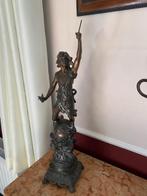 statue classique qui symbolise l'aviation/l'industrie, Enlèvement