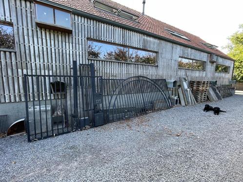 Landelijke zwarte ijzeren poort +zijpanelen-te automatiseren, Tuin en Terras, Tuinpoorten, Gebruikt, Draaipoort, IJzer, 150 tot 200 cm