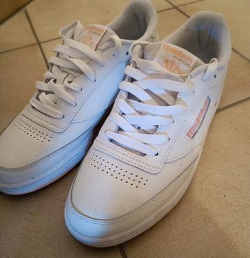 Sportschoenen  beschikbaar voor biedingen