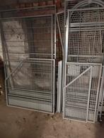 Grote kooi voor papegaaien, Ophalen