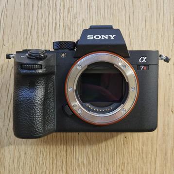 Appareil photo système plein format Sony A7R III 42,4MP