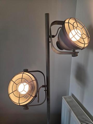 Luminaire sur pied, Enlèvement
