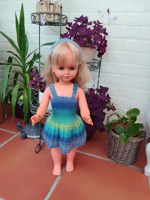 Pop uit 1972 met schijf op de achterkant, Verzamelen, Poppen, Gebruikt, Pop, Ophalen of Verzenden