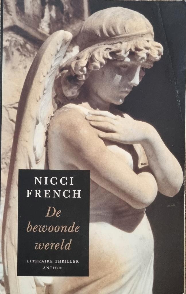 De bewoonde wereld - Nicci French - 2002, Boeken, Thrillers, Gelezen, Ophalen of Verzenden