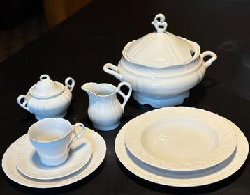 Wit porselein servies (Duits) voor 12 personen beschikbaar voor biedingen