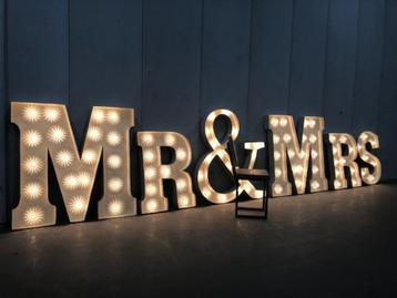 Grote metaal verlichte MR & MRS lichtletters beschikbaar voor biedingen