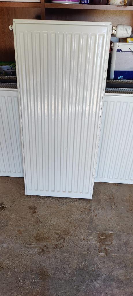 Stelrad Novello ECO Paneelradiator T21 H900 L0400 734 Watt, Doe-het-zelf en Bouw, Verwarming en Radiatoren, Zo goed als nieuw