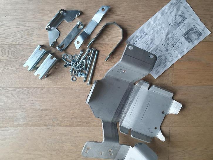 Protection nez de pont arrière Land Cruiser GRJ7# HZJ7# BJ7#, Auto-onderdelen, Overige Auto-onderdelen, Toyota, Nieuw, Ophalen of Verzenden