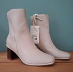 Nieuwe Enkellaarsjes mt 39, Enlèvement